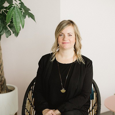 Angie Gignac, Violet Hair Lounge